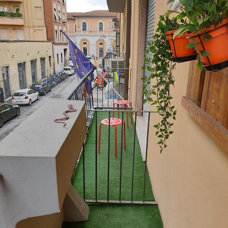 Pisa Train Station Hostel Bagian luar foto