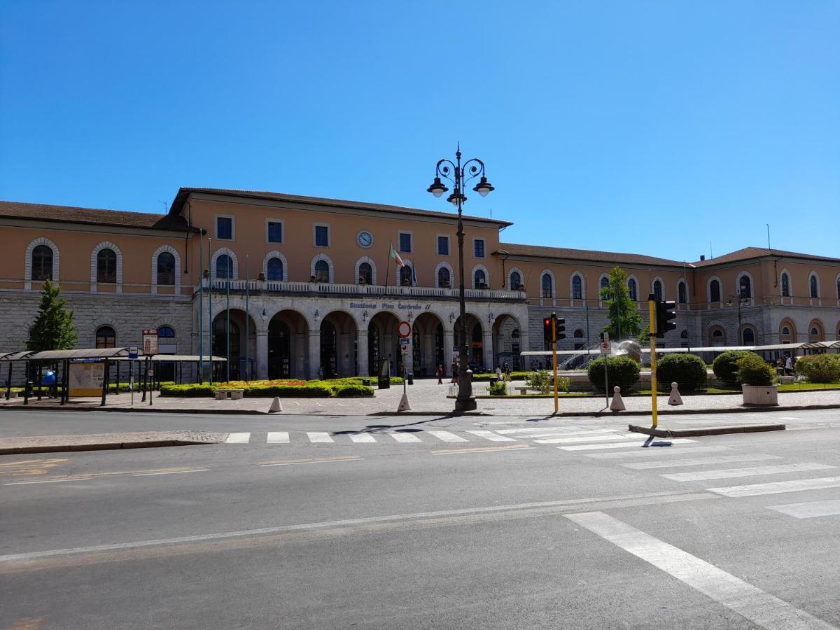 Pisa Train Station Hostel Bagian luar foto