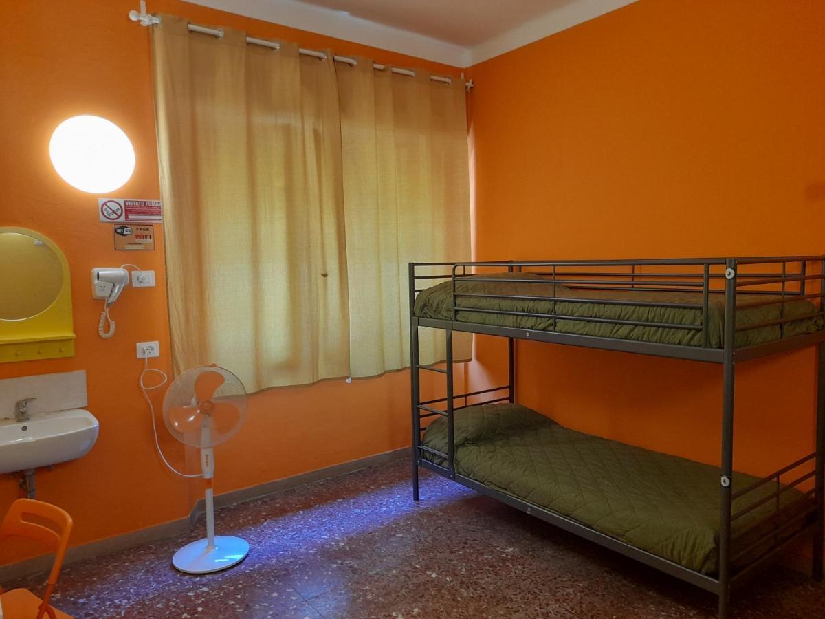 Pisa Train Station Hostel Bagian luar foto