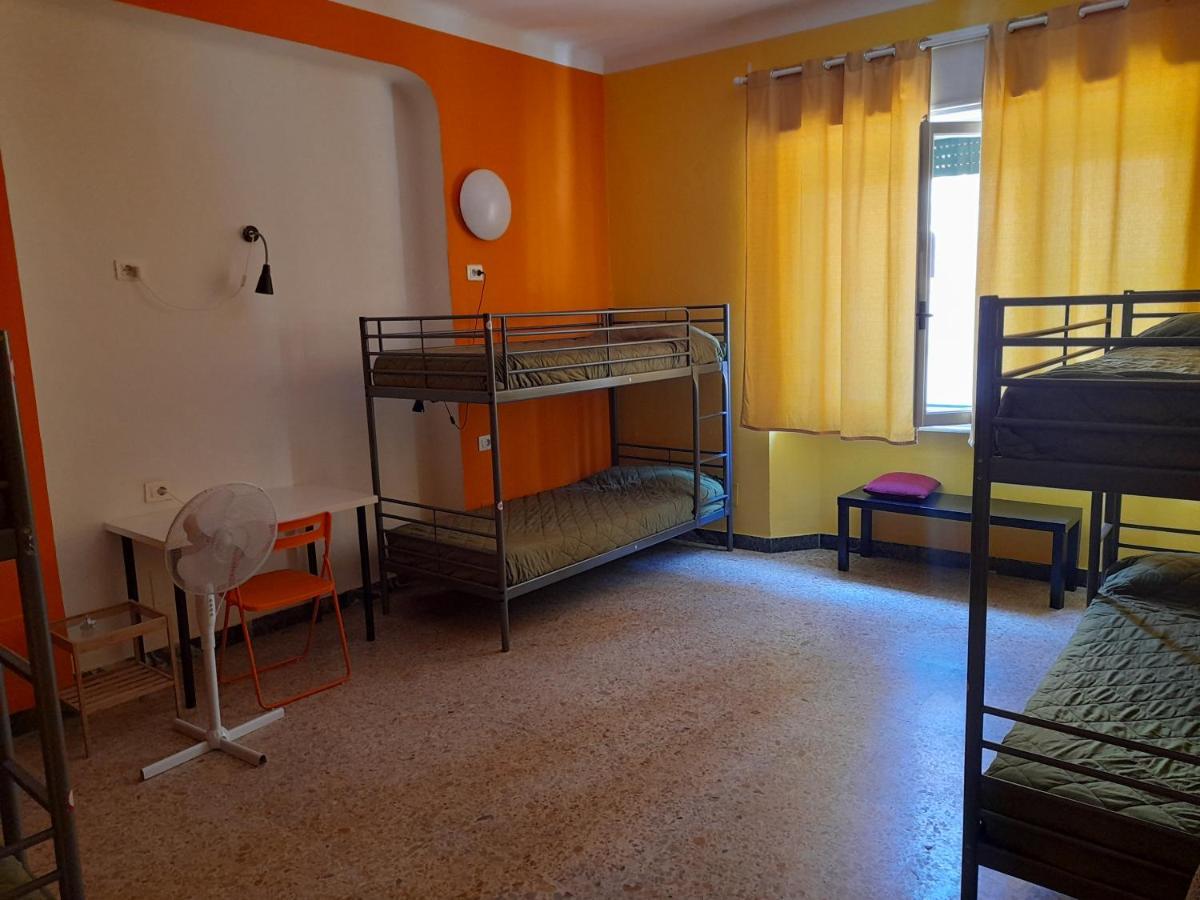 Pisa Train Station Hostel Bagian luar foto