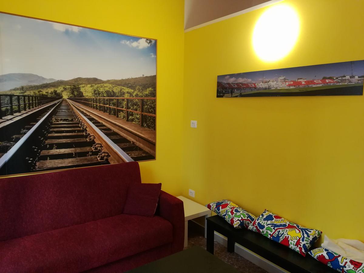 Pisa Train Station Hostel Bagian luar foto