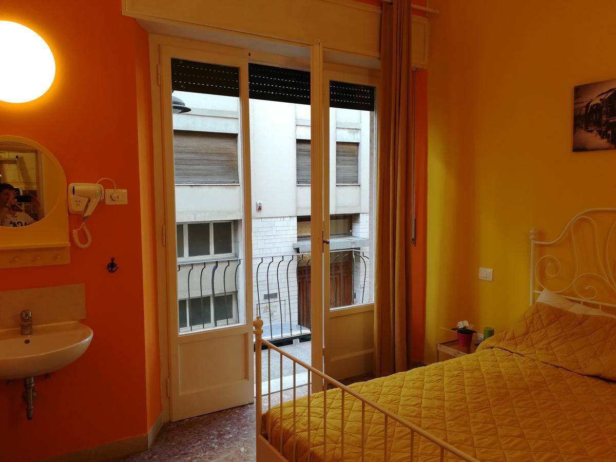 Pisa Train Station Hostel Bagian luar foto