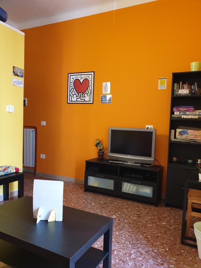 Pisa Train Station Hostel Bagian luar foto